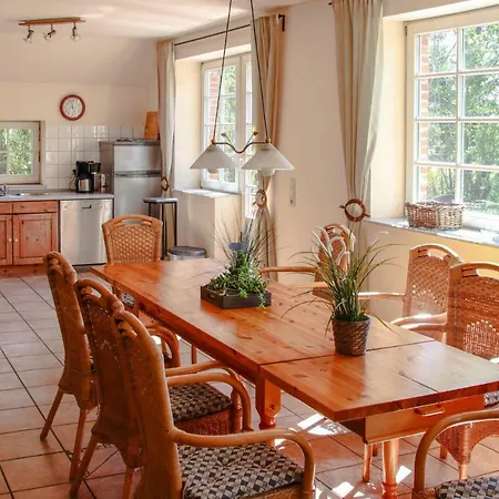 Semi-detached House - Dns041011-l