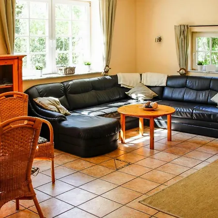 Semi-detached House - Dns041011-l